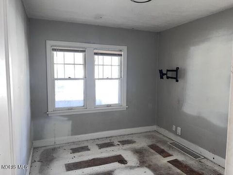 Tiny photo for 2555 Oak Grove Place, Toledo, OH 43613 (MLS # 10006624)