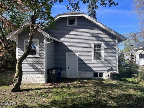 Tiny photo for 2555 Oak Grove Place, Toledo, OH 43613 (MLS # 10006624)