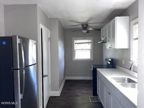 Tiny photo for 2555 Oak Grove Place, Toledo, OH 43613 (MLS # 10006624)