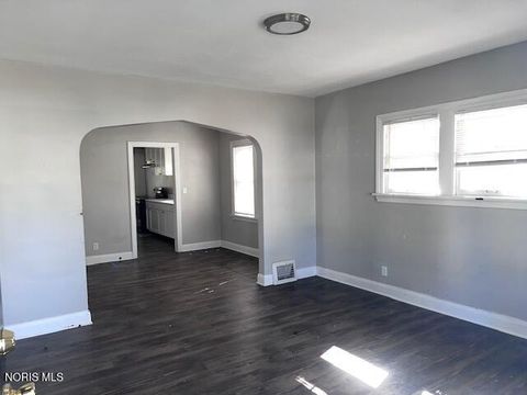 Tiny photo for 2555 Oak Grove Place, Toledo, OH 43613 (MLS # 10006624)