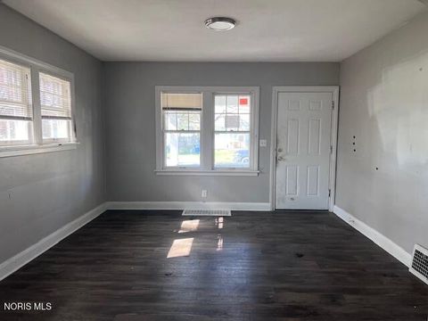 Tiny photo for 2555 Oak Grove Place, Toledo, OH 43613 (MLS # 10006624)