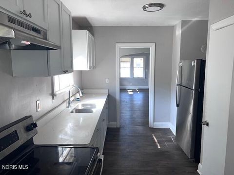 Tiny photo for 2555 Oak Grove Place, Toledo, OH 43613 (MLS # 10006624)