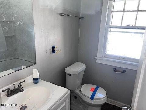 Tiny photo for 2555 Oak Grove Place, Toledo, OH 43613 (MLS # 10006624)