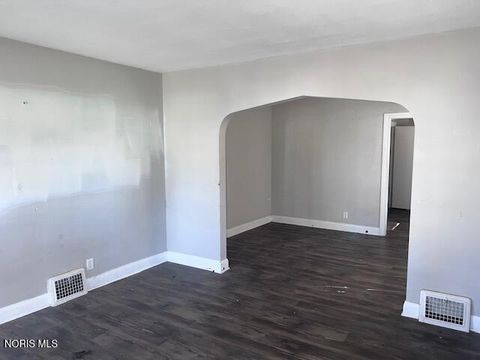 Tiny photo for 2555 Oak Grove Place, Toledo, OH 43613 (MLS # 10006624)