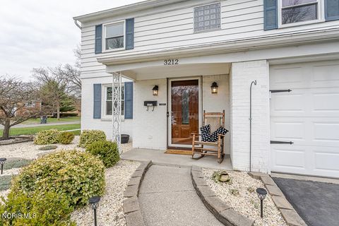 Tiny photo for 3212 Lambert Drive, Toledo, OH 43613 (MLS # 10005644)