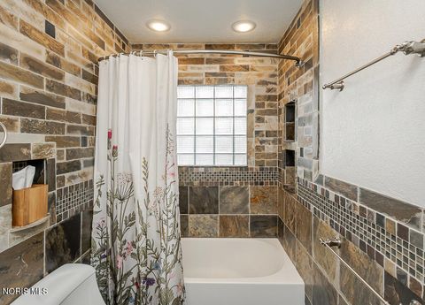 Tiny photo for 3212 Lambert Drive, Toledo, OH 43613 (MLS # 10005644)