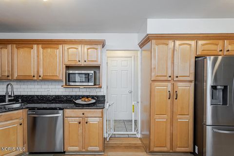 Tiny photo for 3212 Lambert Drive, Toledo, OH 43613 (MLS # 10005644)