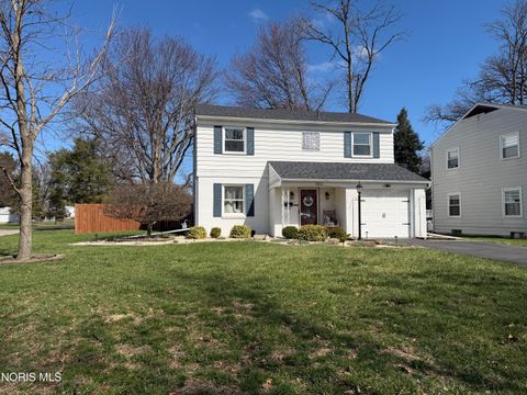 Photo of 3212 Lambert Drive, Toledo, OH 43613 (MLS # 10005644)