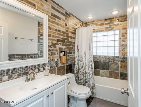 Tiny photo for 3212 Lambert Drive, Toledo, OH 43613 (MLS # 10005644)