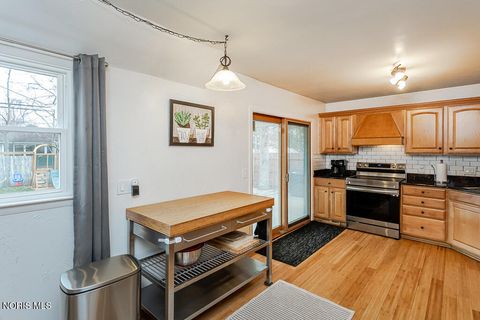 Tiny photo for 3212 Lambert Drive, Toledo, OH 43613 (MLS # 10005644)