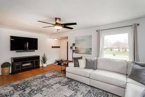 Tiny photo for 3212 Lambert Drive, Toledo, OH 43613 (MLS # 10005644)