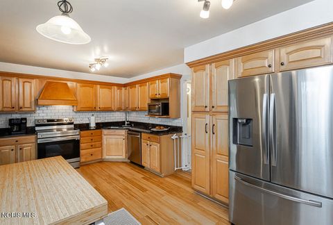 Tiny photo for 3212 Lambert Drive, Toledo, OH 43613 (MLS # 10005644)