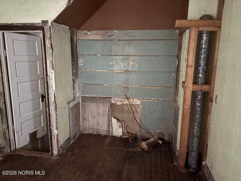 Tiny photo for 251 Knower Street, Toledo, OH 43609 (MLS # 10003342)