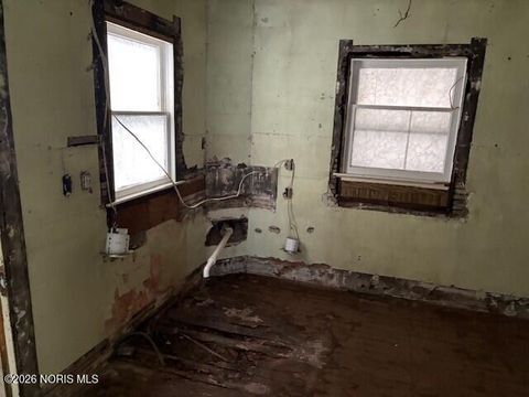 Tiny photo for 251 Knower Street, Toledo, OH 43609 (MLS # 10003342)