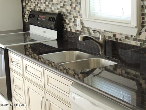 Tiny photo for 5713 Comet Avenue, Toledo, OH 43623 (MLS # 10003810)