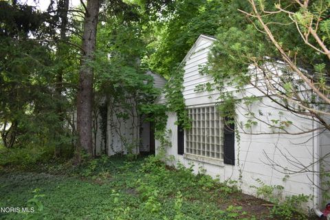 Tiny photo for 2106 Grecourt Drive, Toledo, OH 43615 (MLS # 10010226)