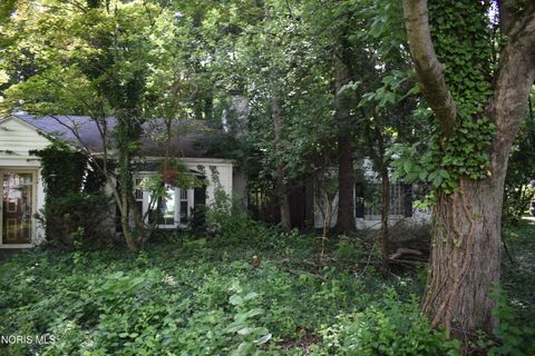 Tiny photo for 2106 Grecourt Drive, Toledo, OH 43615 (MLS # 10010226)