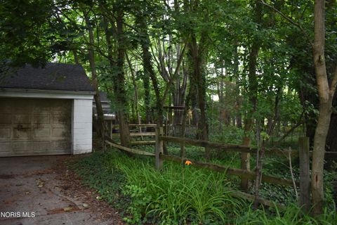 Tiny photo for 2106 Grecourt Drive, Toledo, OH 43615 (MLS # 10010226)
