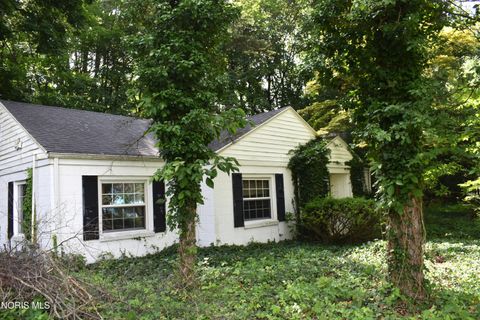 Tiny photo for 2106 Grecourt Drive, Toledo, OH 43615 (MLS # 10010226)