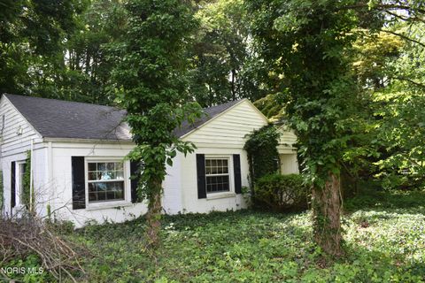 Tiny photo for 2106 Grecourt Drive, Toledo, OH 43615 (MLS # 10010226)