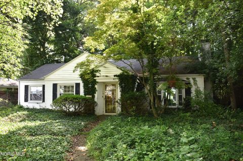 Tiny photo for 2106 Grecourt Drive, Toledo, OH 43615 (MLS # 10010226)