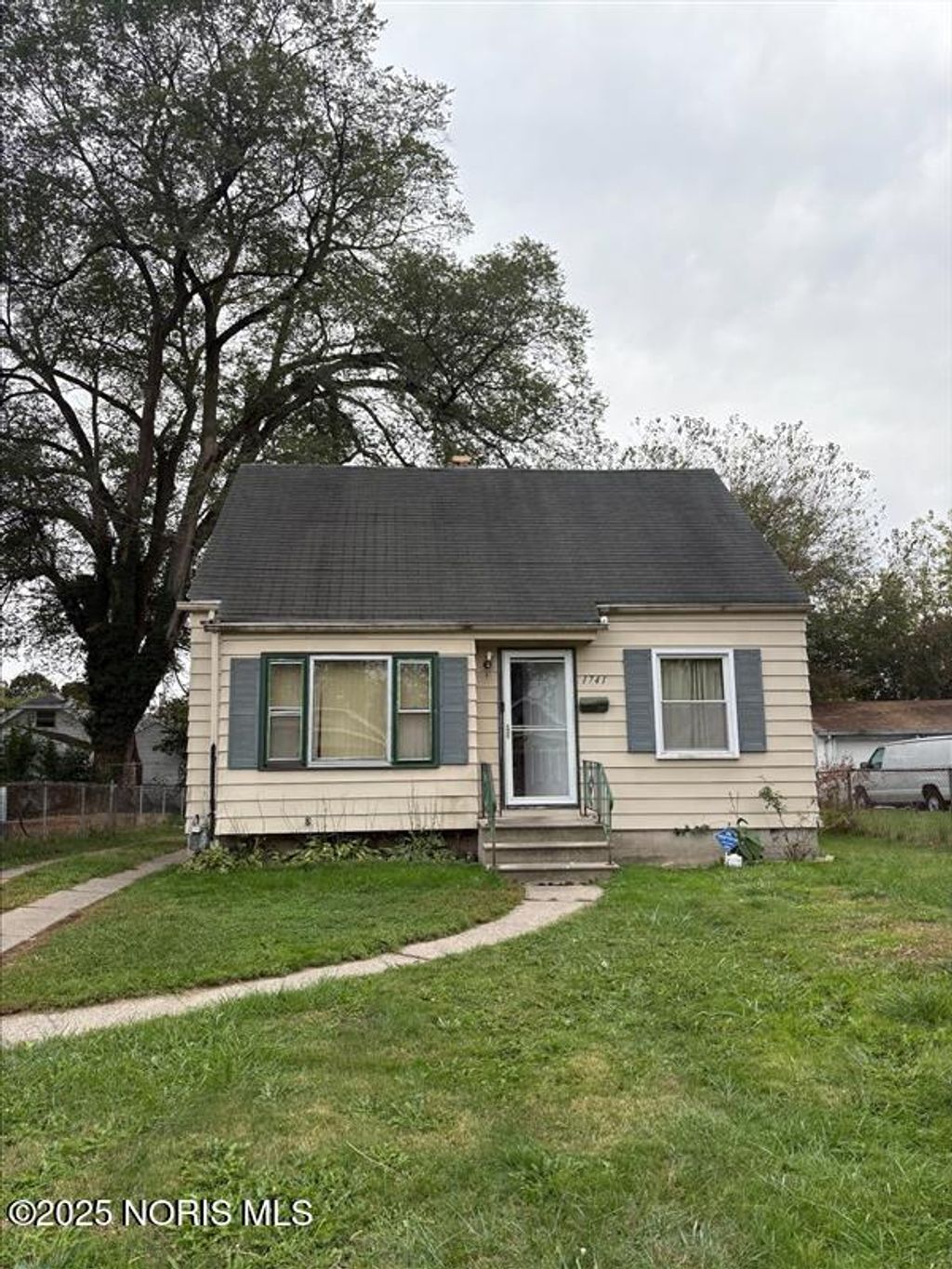 Photo for 1741 Barrows Street, Toledo, OH 43613 (MLS # 10000425)