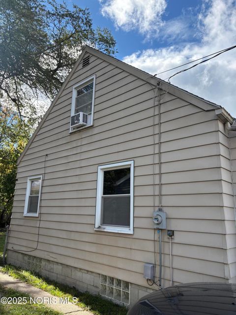 Tiny photo for 1741 Barrows Street, Toledo, OH 43613 (MLS # 10000425)