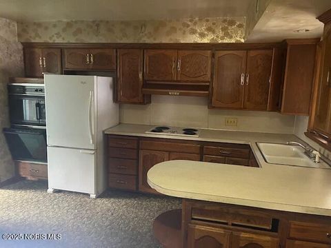 Tiny photo for 2819 Randall Drive, Oregon, OH 43616 (MLS # 10001038)