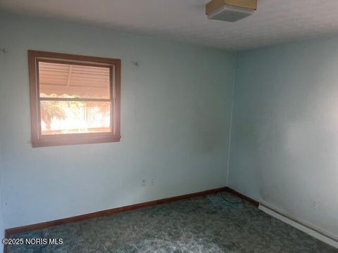 Tiny photo for 2819 Randall Drive, Oregon, OH 43616 (MLS # 10001038)