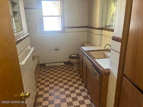 Tiny photo for 2819 Randall Drive, Oregon, OH 43616 (MLS # 10001038)