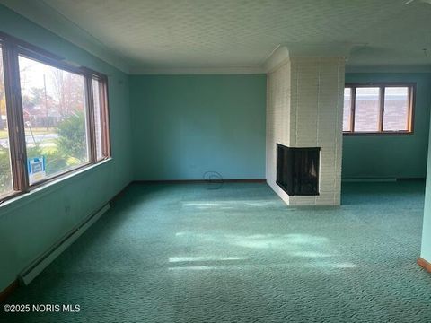 Tiny photo for 2819 Randall Drive, Oregon, OH 43616 (MLS # 10001038)