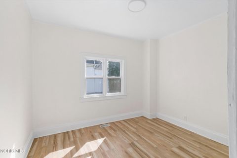 Tiny photo for 1211 Woodstock Avenue, Toledo, OH 43607 (MLS # 10005447)