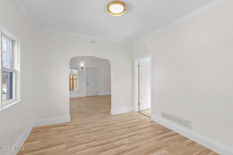 Tiny photo for 1211 Woodstock Avenue, Toledo, OH 43607 (MLS # 10005447)