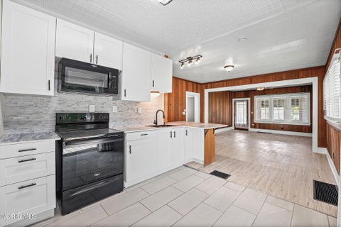 Tiny photo for 207 Rhodes Avenue, North Baltimore, OH 45872 (MLS # 10010309)
