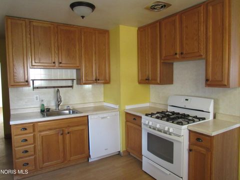 Tiny photo for 121 Derbyshire Road, Toledo, OH 43615 (MLS # 10005828)