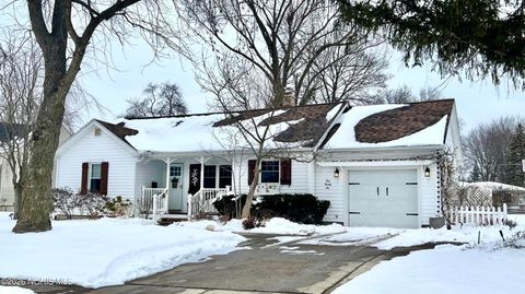 Photo of 126 Edgerton Drive, Waterville, OH 43566 (MLS # 10003781)