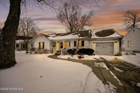 Photo of 126 Edgerton Drive, Waterville, OH 43566 (MLS # 10003781)