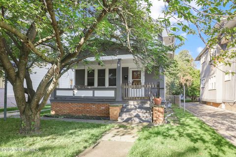 Photo of 4125 N Lockwood Avenue, Toledo, OH 43612 (MLS # 10001239)