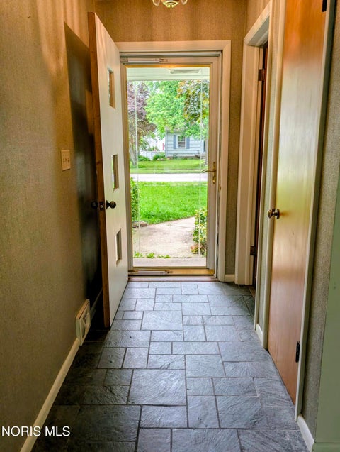 Tiny photo for 814 N Grove Street, Bowling Green, OH 43402 (MLS # 10008844)