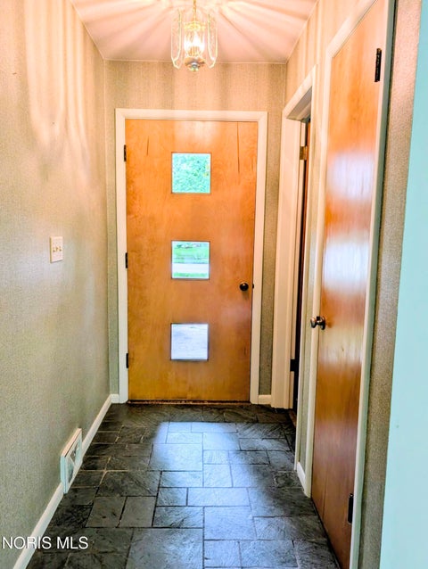Tiny photo for 814 N Grove Street, Bowling Green, OH 43402 (MLS # 10008844)