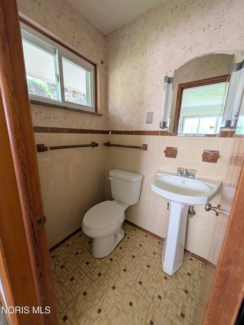 Tiny photo for 814 N Grove Street, Bowling Green, OH 43402 (MLS # 10008844)