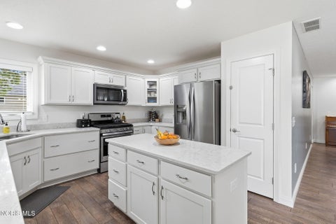 Tiny photo for 1180 Kennsington Drive, Findlay, OH 45840 (MLS # 10014009)