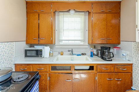 Tiny photo for 516 S Union Street, Fostoria, OH 44830 (MLS # 10007775)