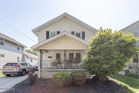 Photo of 516 S Union Street, Fostoria, OH 44830 (MLS # 10007775)