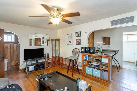 Tiny photo for 516 S Union Street, Fostoria, OH 44830 (MLS # 10007775)