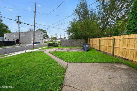Tiny photo for 901 Toronto Avenue, Toledo, OH 43609 (MLS # 10013587)