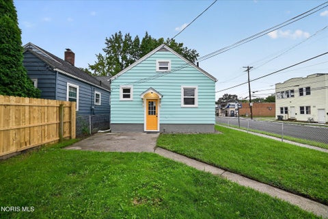 Tiny photo for 901 Toronto Avenue, Toledo, OH 43609 (MLS # 10013587)