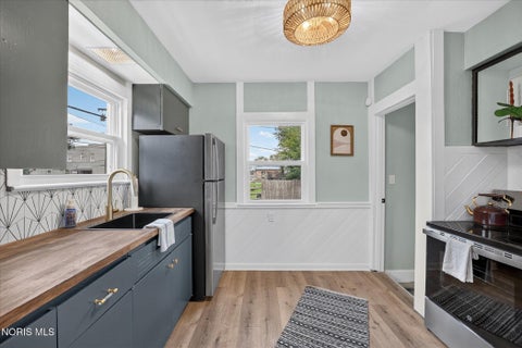 Tiny photo for 901 Toronto Avenue, Toledo, OH 43609 (MLS # 10013587)