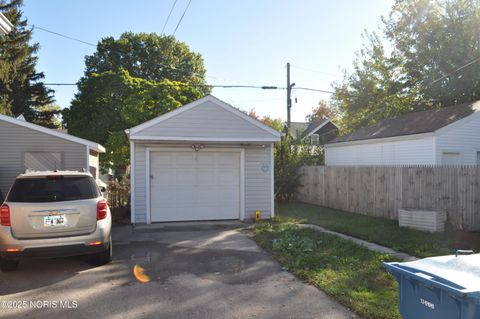 Tiny photo for 429 Dover Place, Toledo, OH 43605 (MLS # 10000395)