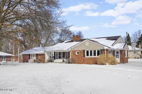 Photo of 1020 Country Club Drive, Findlay, OH 45840 (MLS # 10004382)
